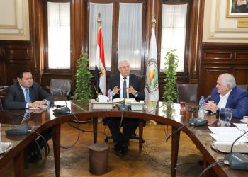وزير الزراعة يبحث تداعيات أزمة فيروس كورونا على الصادرات الزراعية المصرية