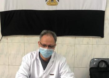 مدير حميات دسوق يتبرع بالمكافآت والامتيازات المالية لشراء مستلزمات حماية الأطقم الطبية