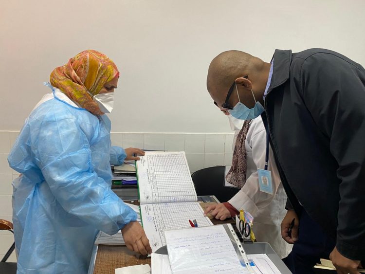 د. أحمد المنظري: الوصول إلى الفئات الأكثر عُرضة لكوفيد -19 يُمثل أولوية قصوى