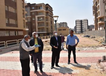 مساعد نائب رئيس”هيئة المجتمعات العمرانية” ورئيس الجهاز يقومان بجولة تفقدية بمشروعات مدينة القاهرة الجديدة