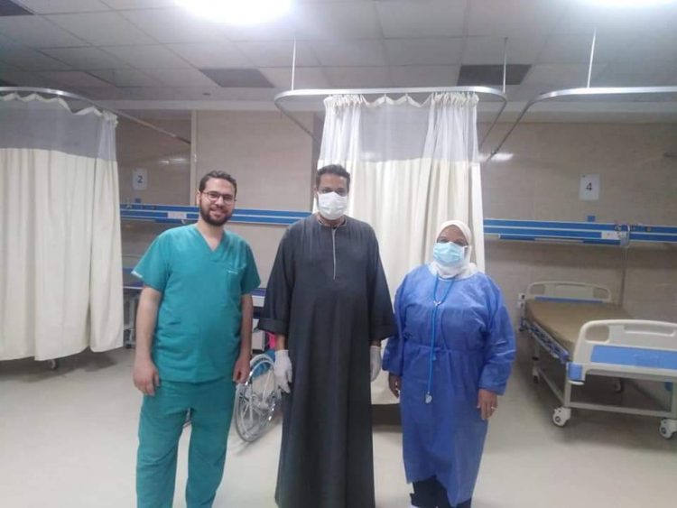 عقب تعافيهم من كورونا...خروج حالتين جديدتين من مستشفى العزل بإسنا 1 عقب تعافيهم من كورونا…خروج حالتين جديدتين من مستشفى العزل بإسنا