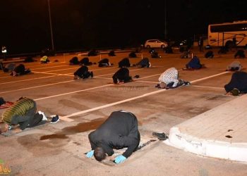 “يافا” تصلي التراويح جماعة