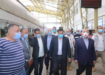 كامل الوزير يتفقد محطتي مصر والشهداء ويتابع تنفيذ الإجراءات الإحترازية من قِبَل المواطنين 8 كامل الوزير يتفقد محطتي مصر والشهداء ويتابع تنفيذ الإجراءات الإحترازية من قِبَل المواطنين