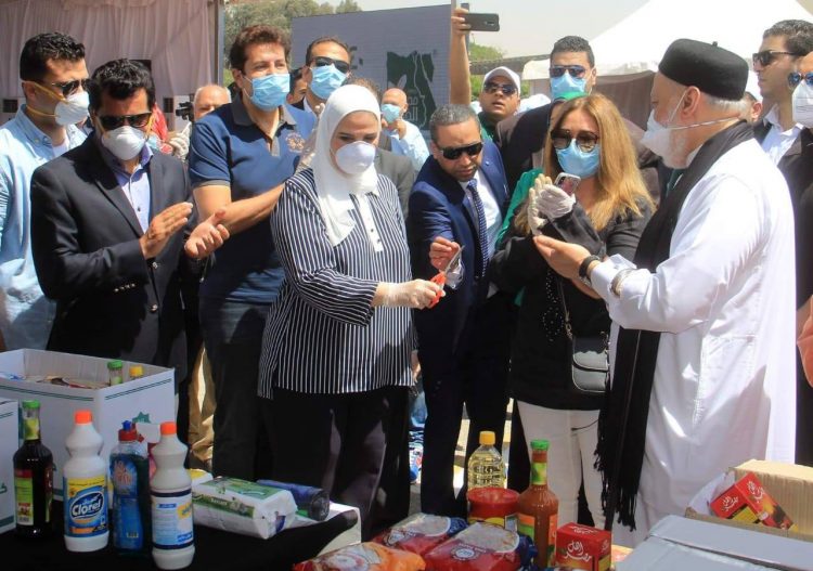 تدشين قافلة مساعدات للأسر الأكثر احتياجًا في 17 محافظة