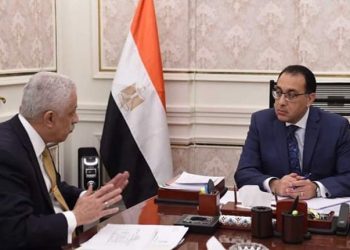 رئيس الوزراء يُتابع مع وزير التعليم إجراءات التعاقد على أجهزة التابلت للعام المُقبل