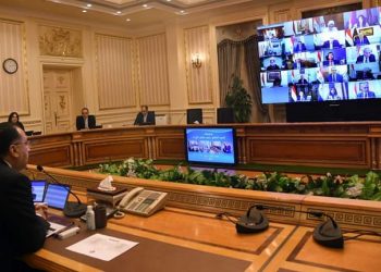 مدبولي يشدد على الالتزام بجميع الإجراءات الاحترازية خلال العيد وما بعده