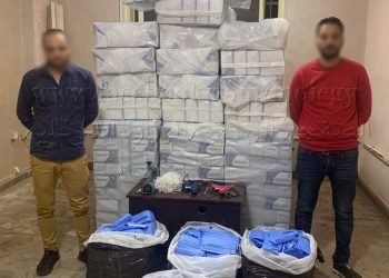 ضبط شخصين بالجيزة لإدراتهما مصنعًا بدون ترخيص لتصنيع الكمامات الطبية الرديئة