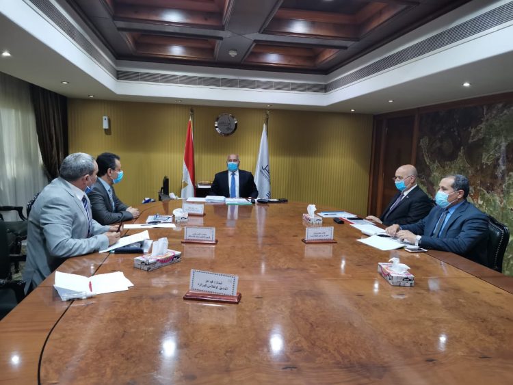 وزير النقل يستعرض نتائج الدراسة الخاصة بكارت النقل الذكي والتذكرة الموحدة