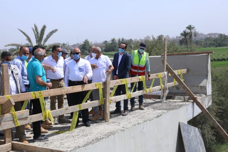 الوزير يتابع أعمال تنفيذ محور سمالوط على النيل بمحافظة المنيا 1 الوزير يتابع أعمال تنفيذ محور سمالوط على النيل بمحافظة المنيا