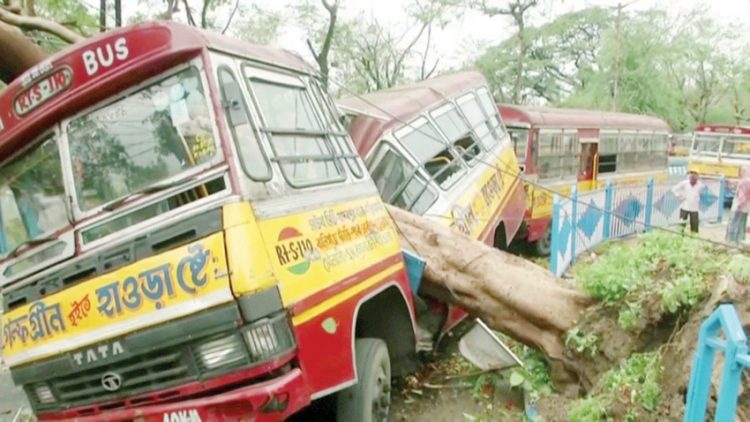 إعصار أمبان يخلف 84 قتيلا و«دمارا هائلا» في الهند وبنجلاديش