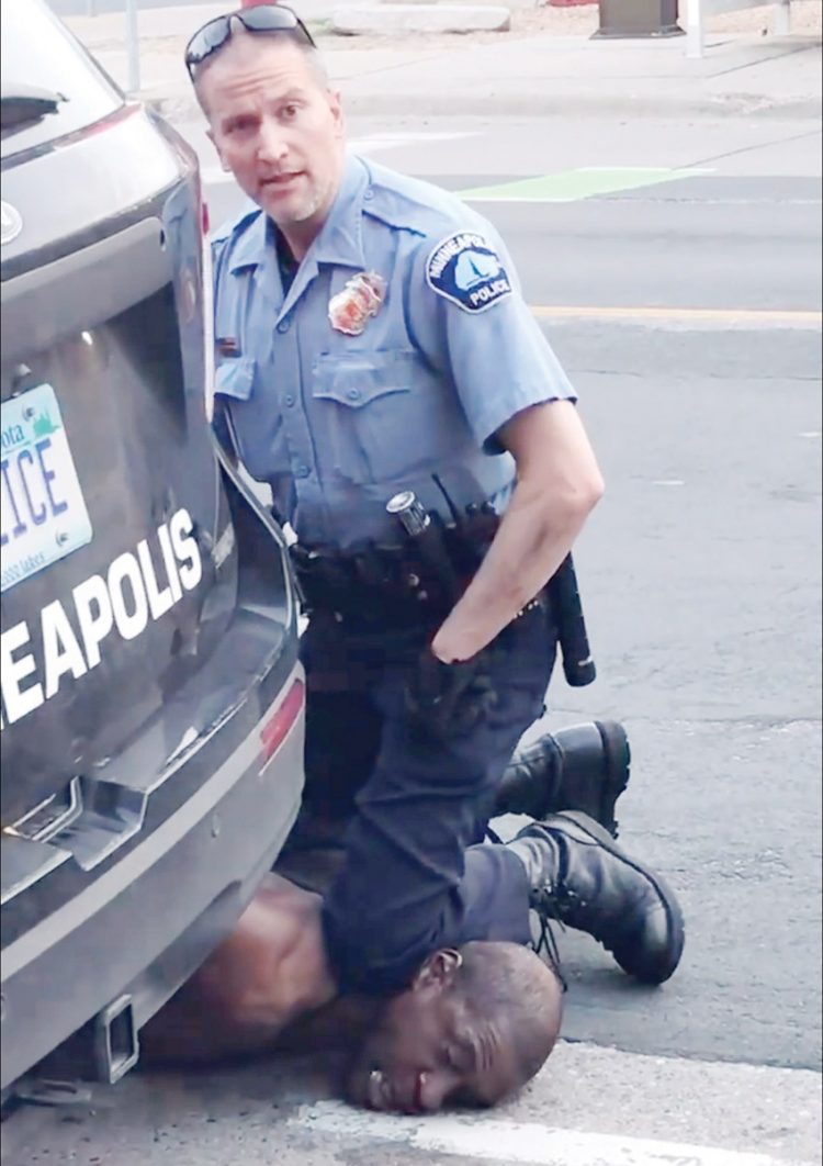 إحالـة أربـعـة شـرطـيـيـن أمريكيين بعد وفاة رجل أسود ضغط أحدهم على عنـقه بركـبته 1 الأردن يـحـذر مـجـددا مـن «تـبـعـات كـارثـيـة» لمـخـطـط إسـرائـيــل ضـم أراضٍ فـلـسـطـيـنـيـة