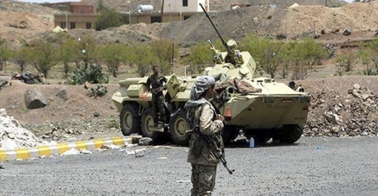 مقتل 7 في هجوم صاروخي على قاعدة للجيش اليمني في مأرب