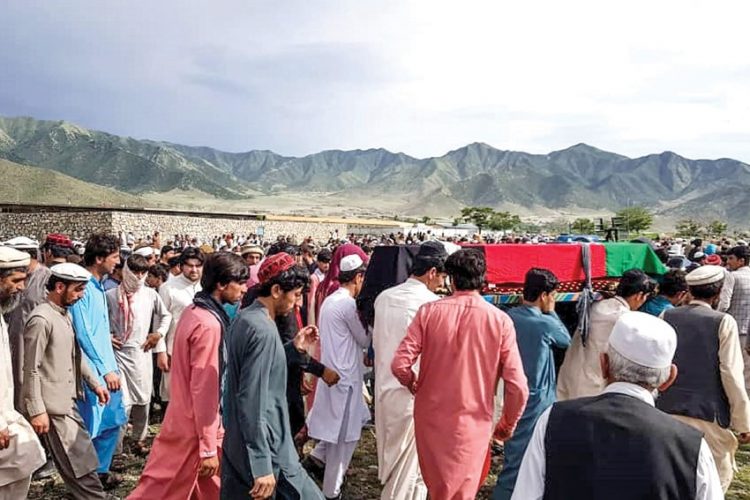 14 قتيلا في أول هجوم تتبناه طالبان منذ إعلان وقف إطلاق النار في أفغانستان