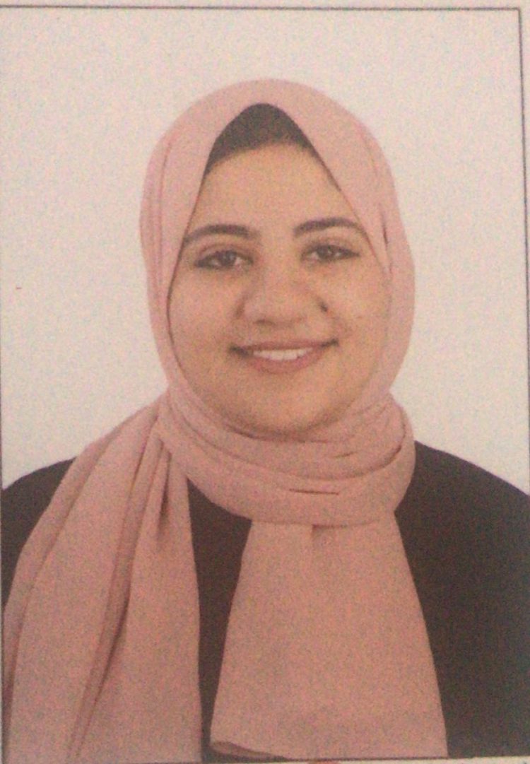 فاطمة صبري علام.. ختمت حفظ القرآن وهي في الصف الخامس الإبتدائي 1 فاطمة صبري علام.. ختمت حفظ القرآن وهي في الصف الخامس الإبتدائي