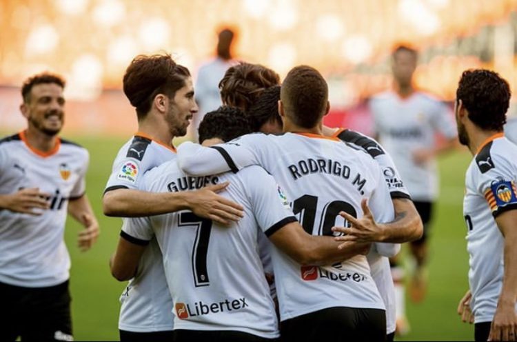 فالنسيا يفوز على أوساسونا 2-0 1 فالنسيا