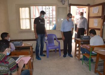 محافظ الغربية يتفقد لجان الثانوية بمعهد النور بطنطا