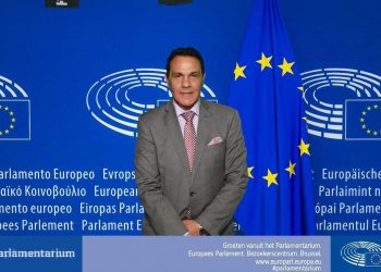 مستشار المجلس الأوروبي المصري ببروكسيل يشيد باحترافيه الحكومة المصرية في رفع قيود الحظر الكامل