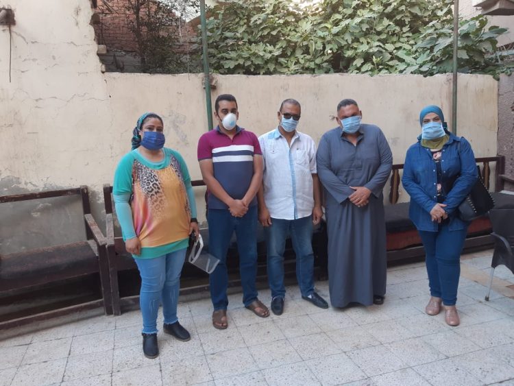 بالصور..  شباب قرية نفيا بالغربية  يواجهون فيروس كورونا بتعقيم الشوارع والمنازل