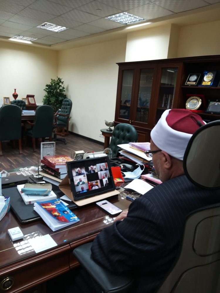 د. شوقي علام: لا ينبغي أن نفصل بين ما يدور حولنا من أحداث وفتن وحروب أهلية وبين قضية القدس الشريف 1 د. شوقي علام: لا ينبغي أن نفصل بين ما يدور حولنا من أحداث وفتن وحروب أهلية وبين قضية القدس الشريف