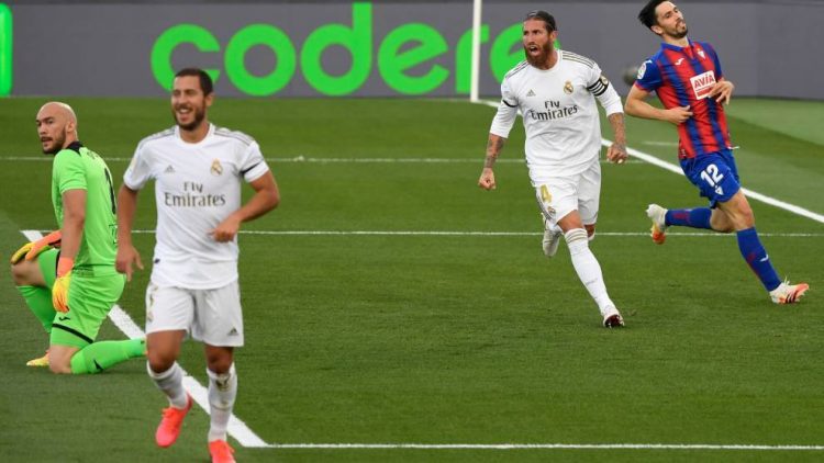 ريال مدريد يهزم إيبار بثلاثية ويواصل ملاحقة برشلونة المتصدر 1 لاعبى ريال مدريد