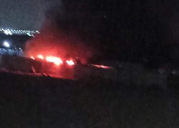 رجال الحماية المدنية يخمدون النيران بمحطة وقود وطنية