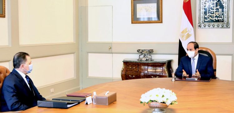 بسام راضي: الرئيس عبد الفتاح السيسي اجتمع صباح اليوم مع اللواء محمود توفيق وزير الداخلية 1 بسام راضي: الرئيس عبد الفتاح السيسي اجتمع صباح اليوم مع اللواء محمود توفيق وزير الداخلية