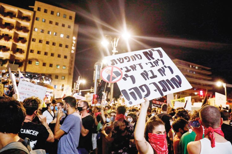 سياسة نتنياهو لاحتواء الوباء تثير الغضب.. ومزيد من التظاهرات المطالبة برحيله 1 سياسة نتنياهو لاحتواء الوباء تثير الغضب.. ومزيد من التظاهرات المطالبة برحيله