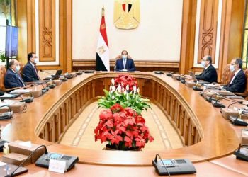 الرئيس يُوجه بأن يكون انتقال الحكومة للعاصمة الإدارية الجديدة بمثابة تطوير شامل للجهاز الإداري بالدولة