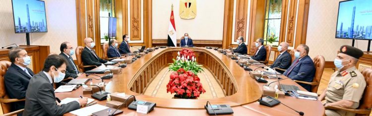 الرئيس يُوجه بأن يكون انتقال الحكومة للعاصمة الإدارية الجديدة بمثابة تطوير شامل للجهاز الإداري بالدولة