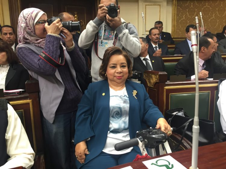 هبة هجرس تطالب باشتراط تمتع السائحين بنظام تأمين صحى إجبارى قبل السماح لهم بزيارة مصر