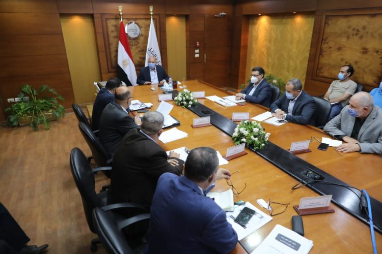 وزير النقل يتابع تنفيذ مشروعات تطوير محطات ومزلقانات السكك الحديدية 1 وزير النقل يتابع تنفيذ مشروعات تطوير محطات ومزلقانات السكك الحديدية