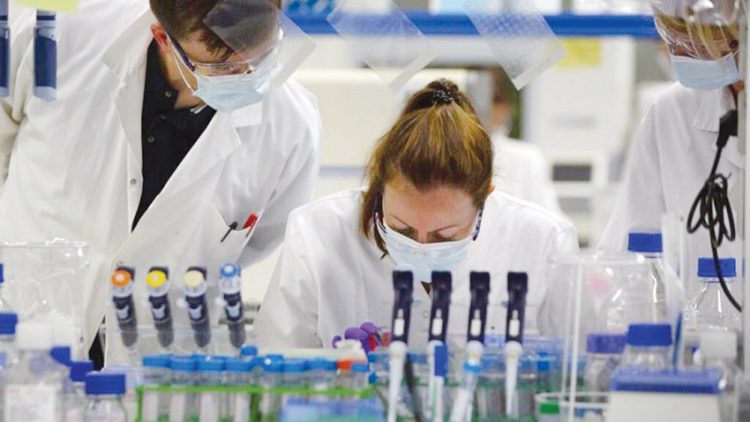 الآمال تنتعش في إمكانية التوصل إلى لقاح يُغير قواعد لعبة الكورونا 1 الآمال تنتعش في إمكانية التوصل إلى لقاح يُغير قواعد لعبة الكورونا