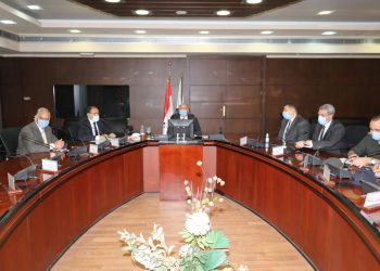 وزير النقل ومستشار رئيس الجمهورية للتخطيط العمرانى يبحثا تنفيذ منظومة النقل الذكى its