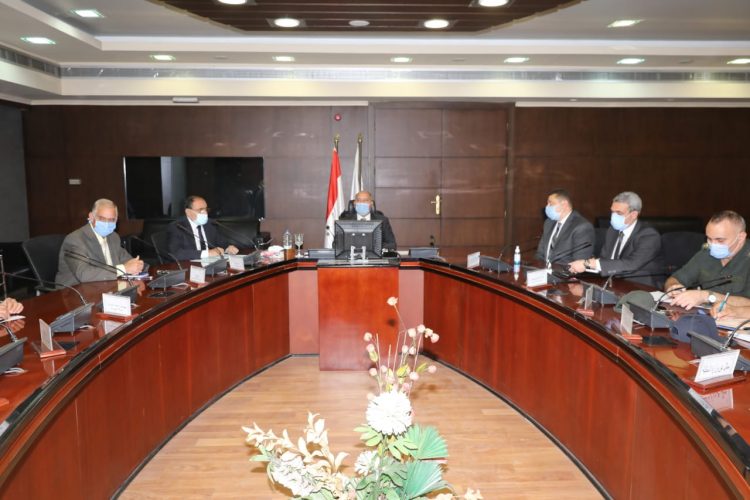 وزير النقل ومستشار رئيس الجمهورية للتخطيط العمرانى يبحثا تنفيذ منظومة النقل الذكى its