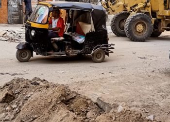 رئيس حى شرق مدينة نصر يقود حملة لإزالة التعديات وتطوير العشوائيات بمنطقة التبة