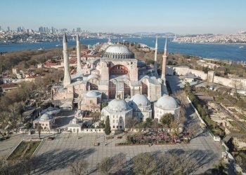 تركيا: تحويل متحف آيا صوفيا إلى مسجد وفتحه للصلاة