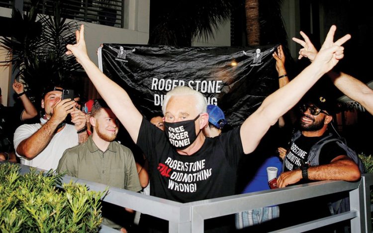 اتهام ترامب بـ«الفساد» بعد إسقاطه عقوبة السجن عن صديقه روجر ستون 1 اتهام ترامب بـ«الفساد» بعد إسقاطه عقوبة السجن عن صديقه روجر ستون