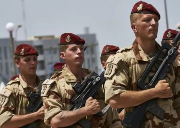 فرنسا تعلن الشروع في نشر قوات أوروبية في مالي بدءا من الأربعاء لدعم الحرب على الإرهاب