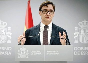 وزير الصحة الإسباني يحبط مخطط عودة الجماهير للمدرجات