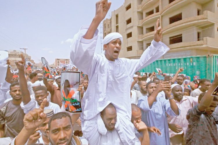 عودة الهدوء إلى وسط الخرطوم بعد احتجاج على تعديلات قانونية مثيرة للجدل 1 عودة الهدوء إلى وسط الخرطوم بعد احتجاج على تعديلات قانونية مثيرة للجدل