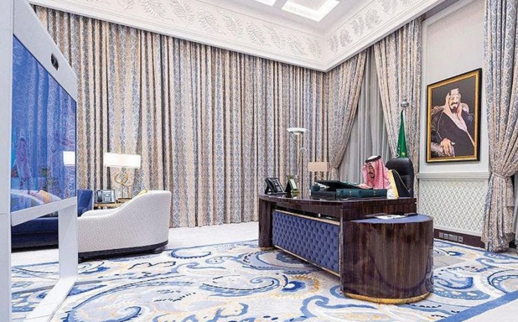 مجلس الوزراء السعودي يعقد جلسته عبر الاتصال المرئي برئاسة الملك سلمان
