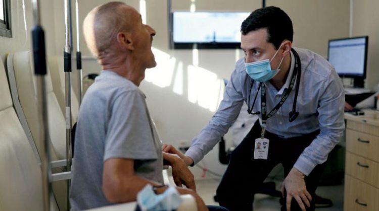 تجارب واعدة للقاح «أكسفورد» وعلاج يقلل حدة إصابة كورونا 1 تجارب واعدة للقاح «أكسفورد» وعلاج يقلل حدة إصابة كورونا