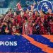 ليفربول يستلم كأس الدوري الإنجليزي الممتاز في غياب جماهيره 12 ليفربول يستلم كأس الدوري الإنجليزي الممتاز في غياب جماهيره