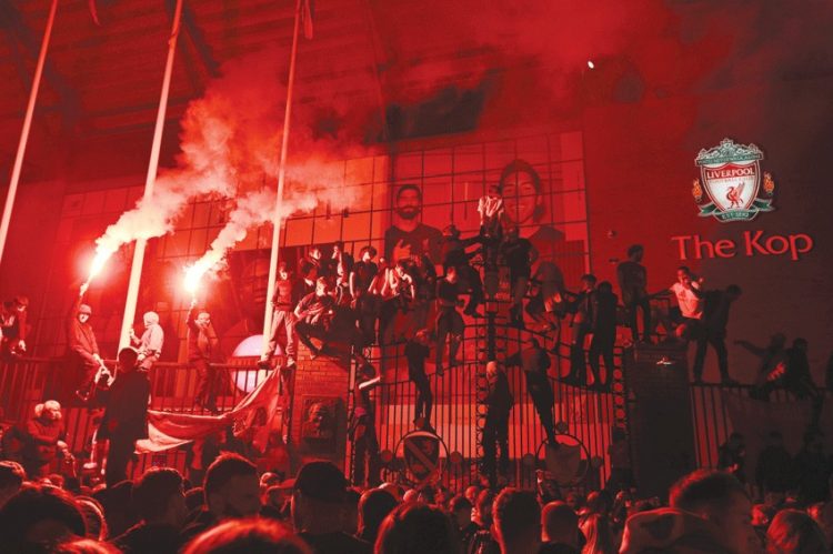 الشرطة تلقي القبض على تسعة من جماهير ليفربول 1 الشرطة تلقي القبض على تسعة من جماهير ليفربول