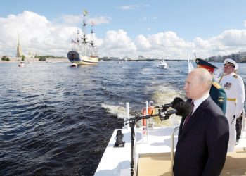 بوتين: البحرية الروسية ستحوز أسلحة نووية هجومية أسرع من الصوت