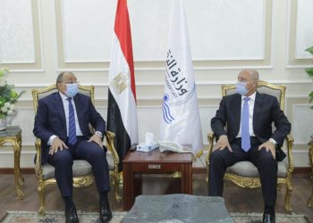 وزيرا النقل والتنمية المحلية يتفقدان معدلات تنفيذ أعمال رفع كفاءة الطرق المحلية داخل 12 محافظة