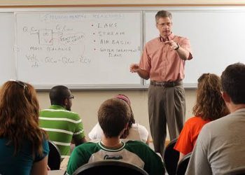 أيُغطي مجموع 93.9% العدد المتاح لكليات الهندسة هذا العام 2020 ؟