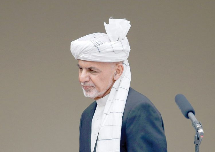 الرئيس الأفغاني يأمر بالإفراج عن 500 سجين من طالبان مع بدء وقف النيران