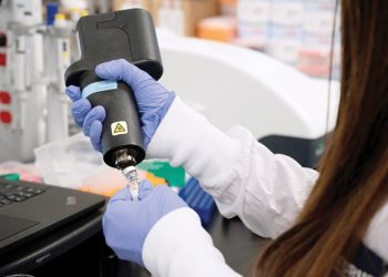 سباق على تطوير لقاحات كورونا وتراجع فى اقتصادات العالم