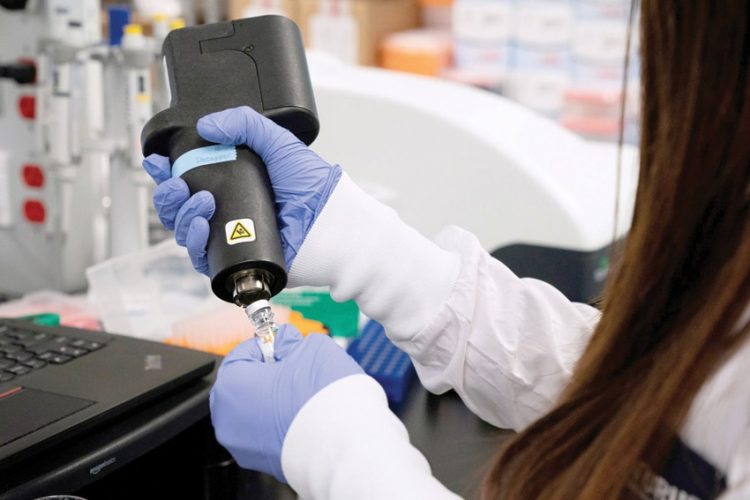 سباق على تطوير لقاحات كورونا وتراجع فى اقتصادات العالم 1 سباق على تطوير لقاحات كورونا وتراجع فى اقتصادات العالم